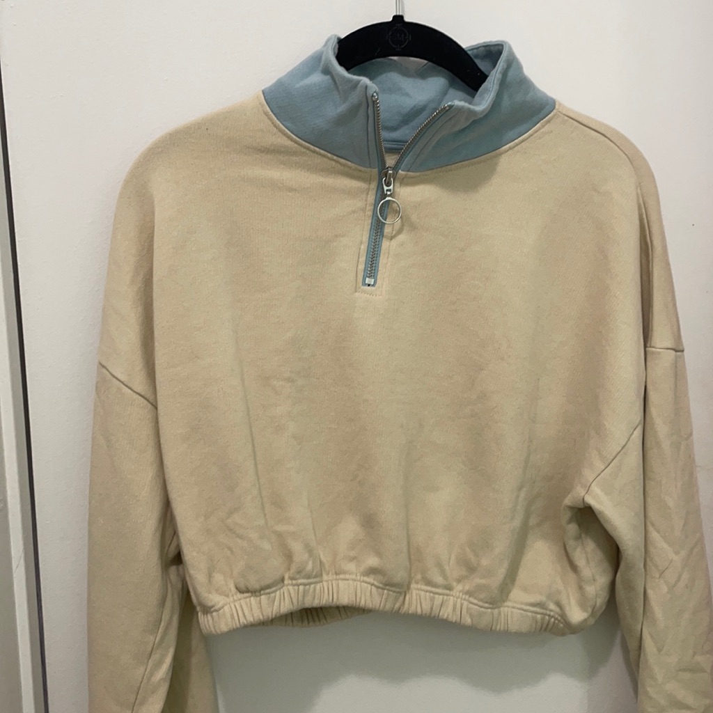 Urban Outfitters Size M Beige And Light Blue Cropped Sweater/Hoodie
